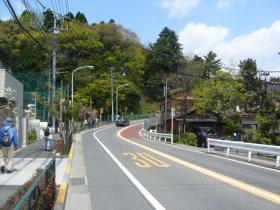 西東京霊園前の坂